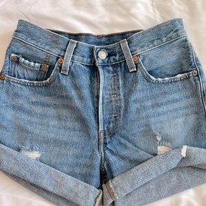 Levi shorts x-small high waisted